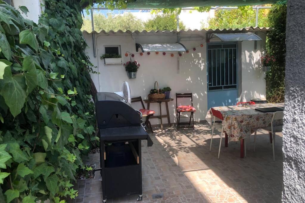 Ανακαινισμενη Μονοκατοικια 125 Τμ Στο Κεντρο Με Κηπο Villa Mesolóngion Exteriör bild